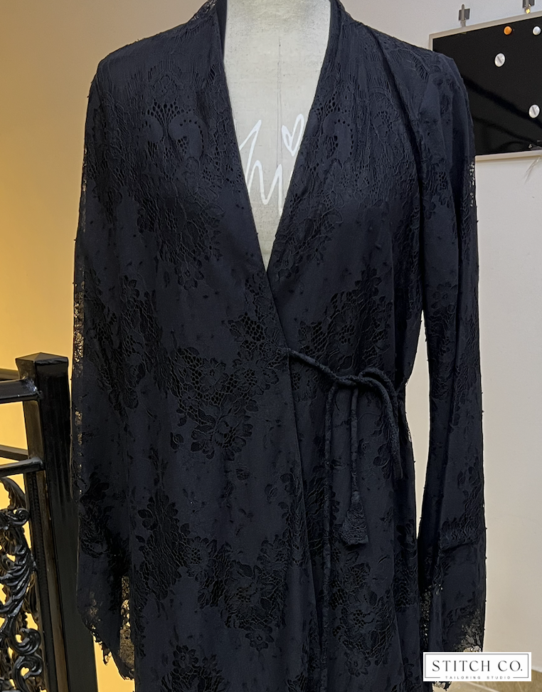 BLACK LACE ABAYA 